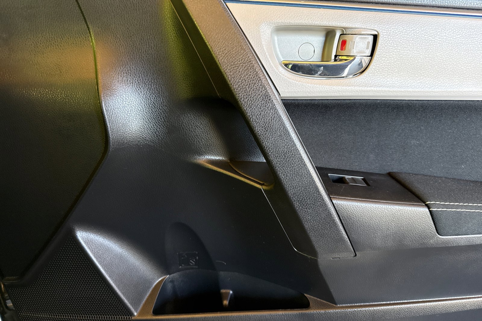 Used 2014 Toyota Corolla LE FWD image 20