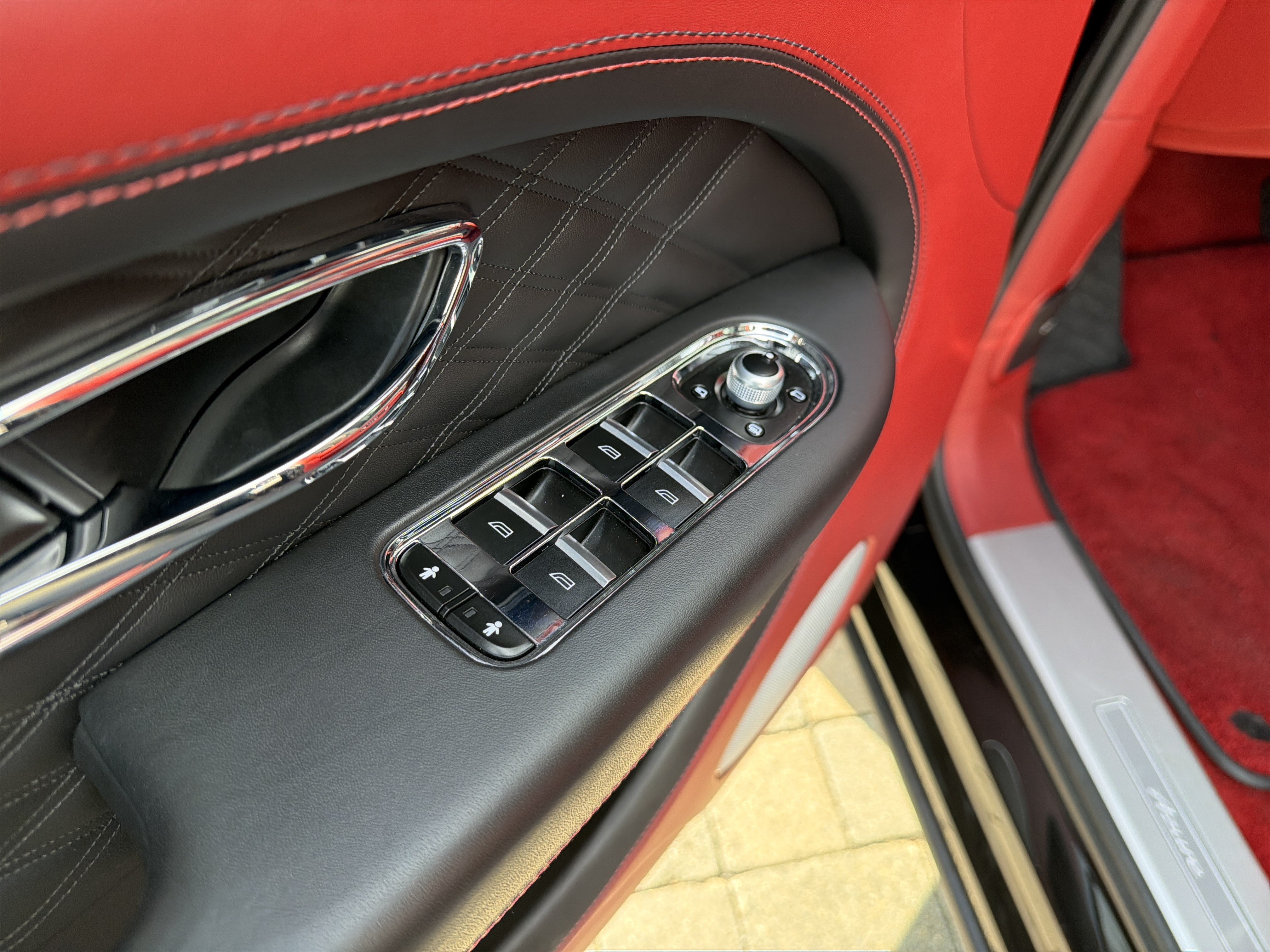 Used 2023 Bentley Bentayga Extended Wheelbase AWD/4WD image 12