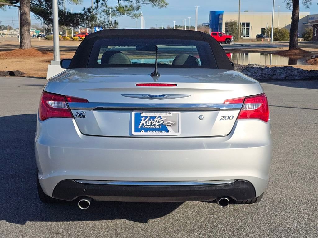 Used 2011 Chrysler 200 Touring w/ Cold Weather Group image 4