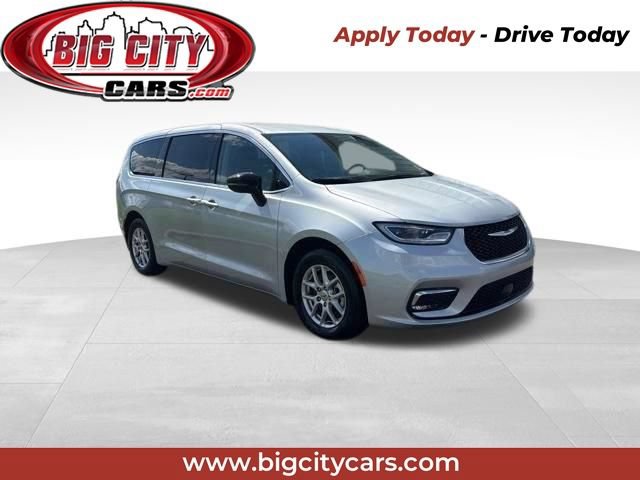 Used 2024 Chrysler Pacifica Touring-L FWD video 1