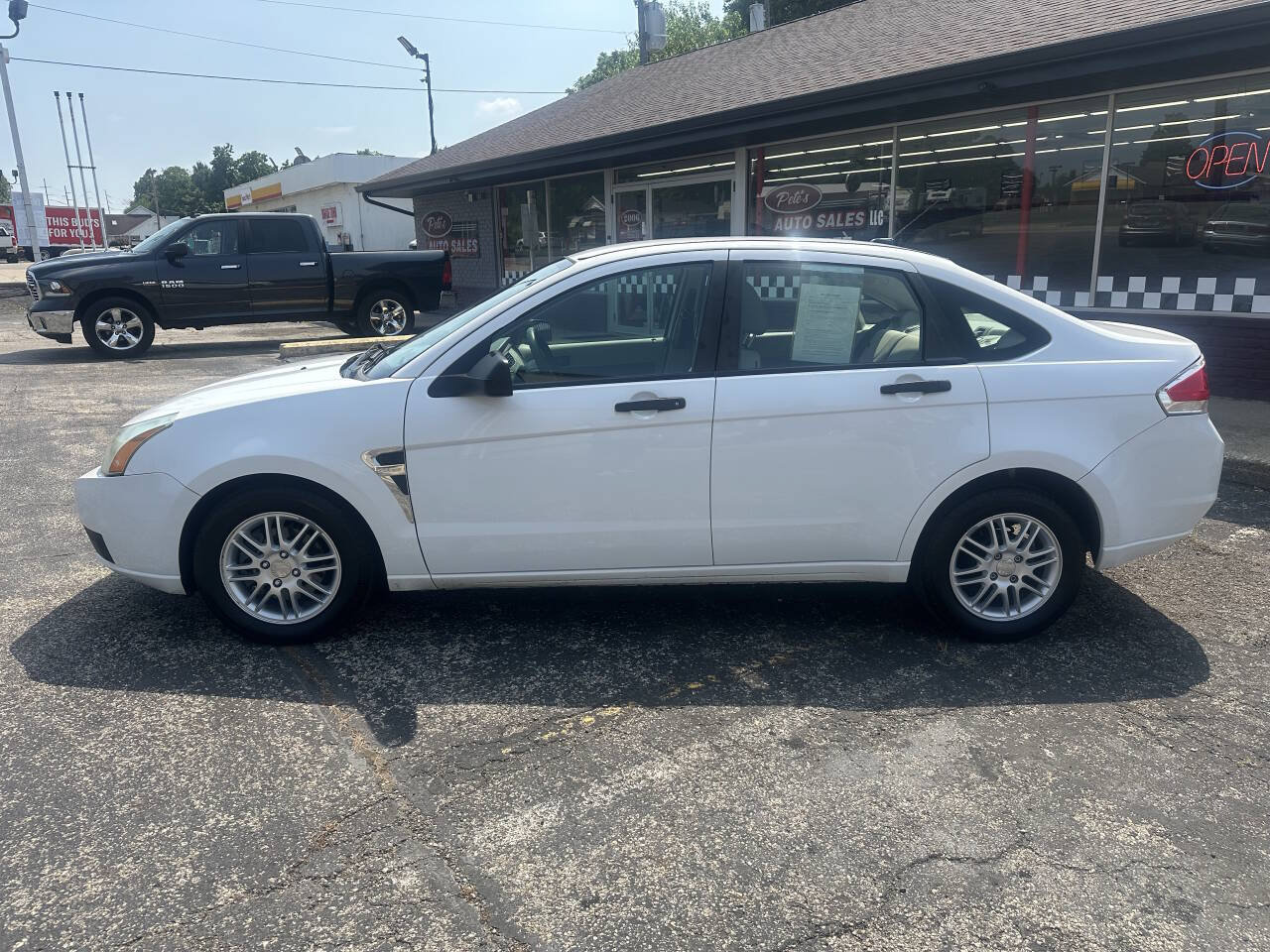 Used 2008 Ford Focus SE FWD image 3