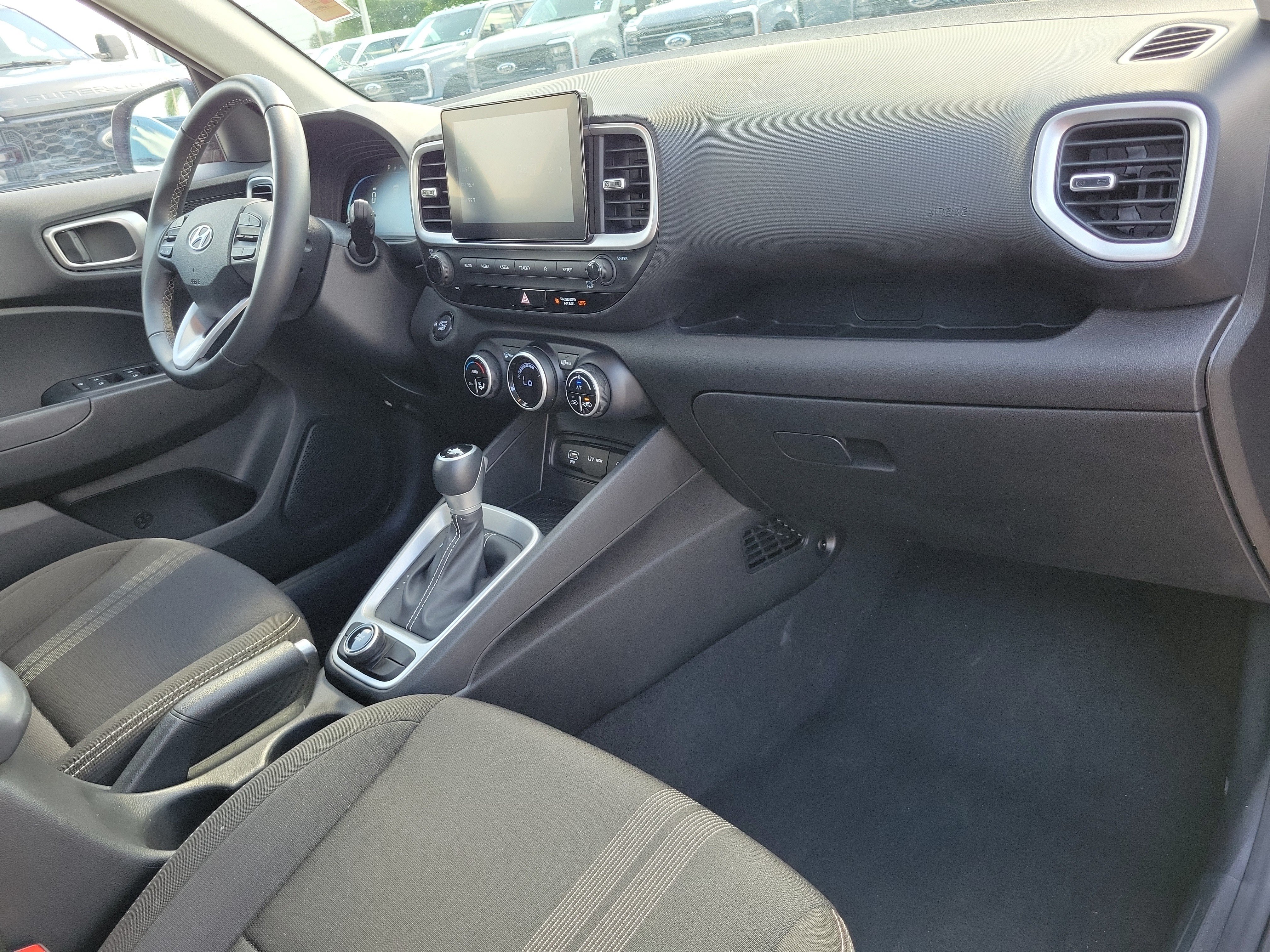 Used 2025 Hyundai Venue SEL FWD image 19