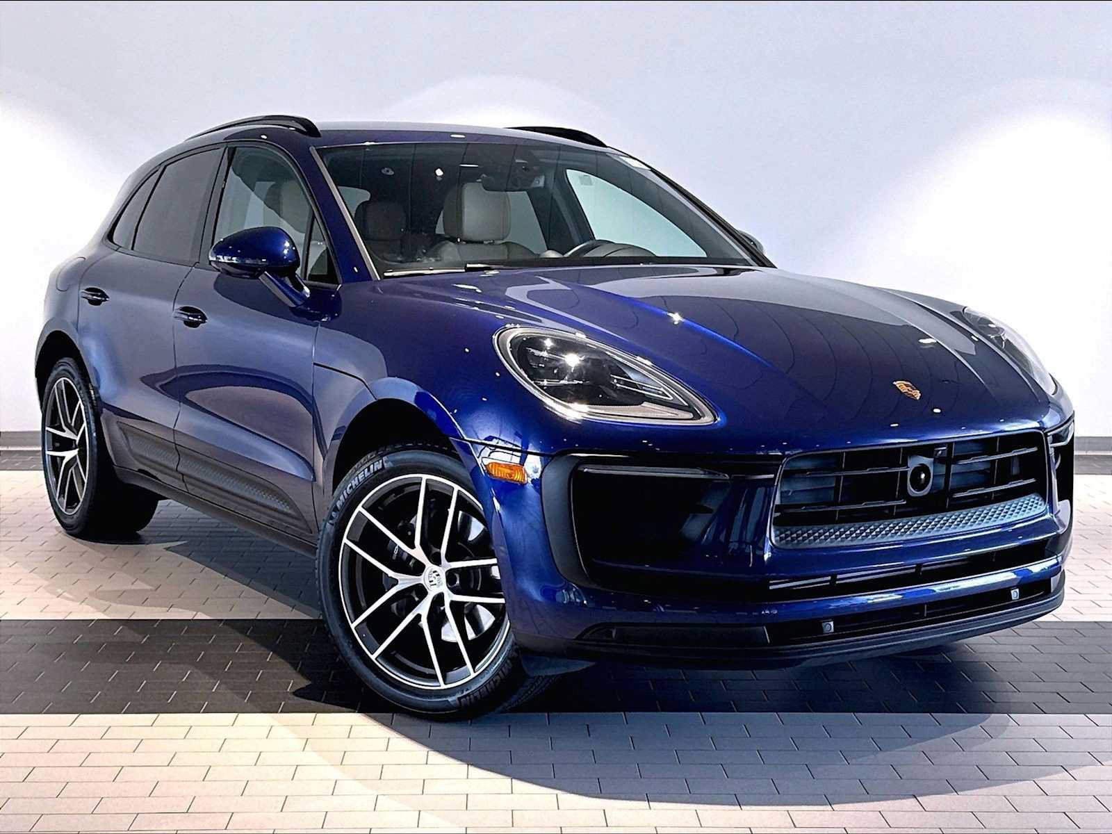 Used 2025 Porsche Macan w/ Smoking Package AWD/4WD image 12