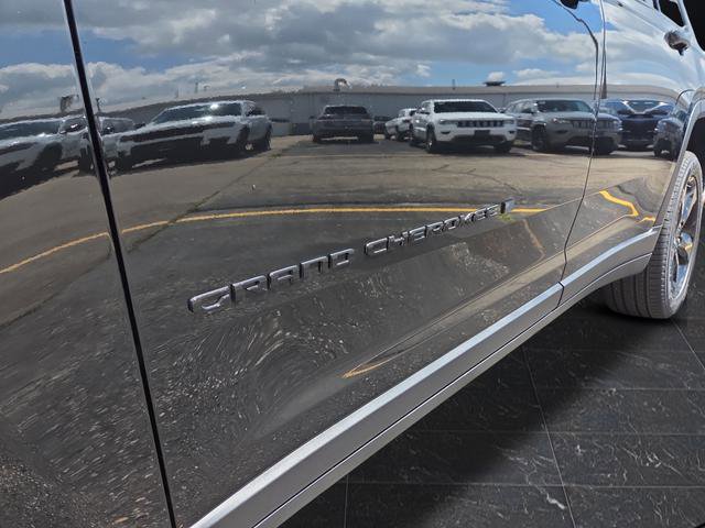 New 2025 Jeep Grand Cherokee L Limited w/ Luxury Tech Group II image 43