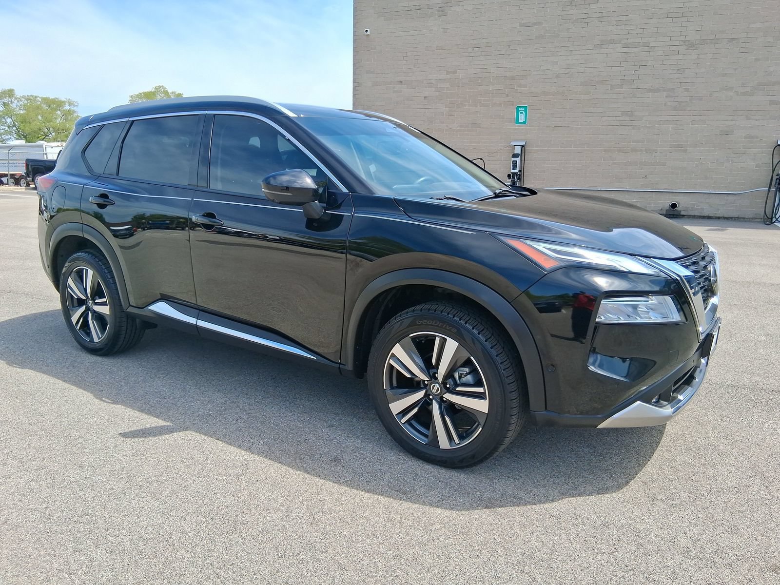 Used 2021 Nissan Rogue Platinum AWD/4WD image 7