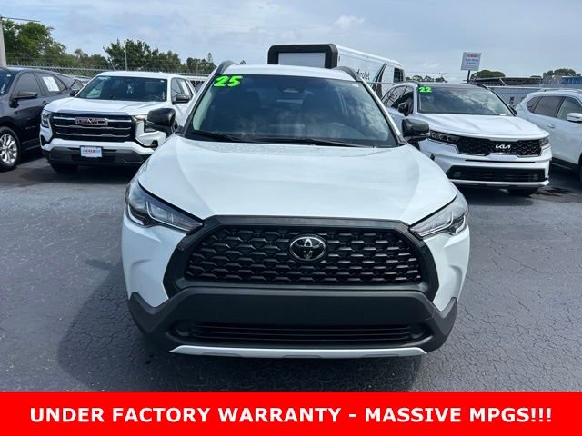 Used 2025 Toyota Corolla Cross LE FWD video 2