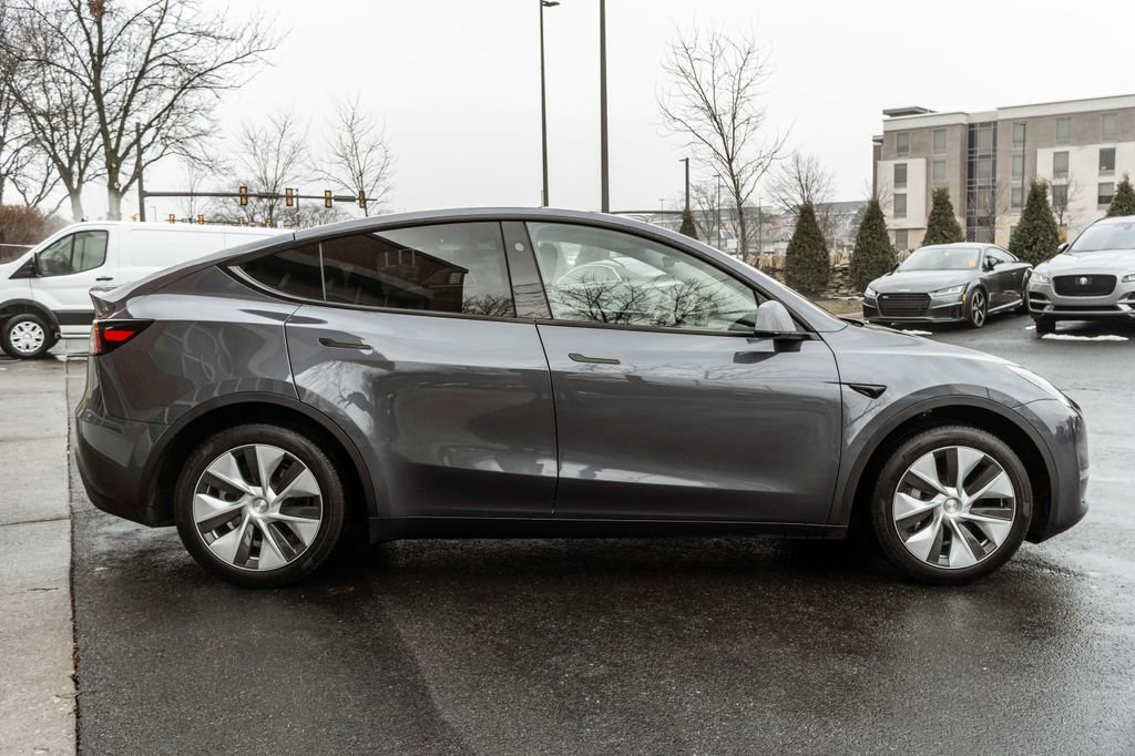 Used 2023 Tesla Model Y Long Range image 3