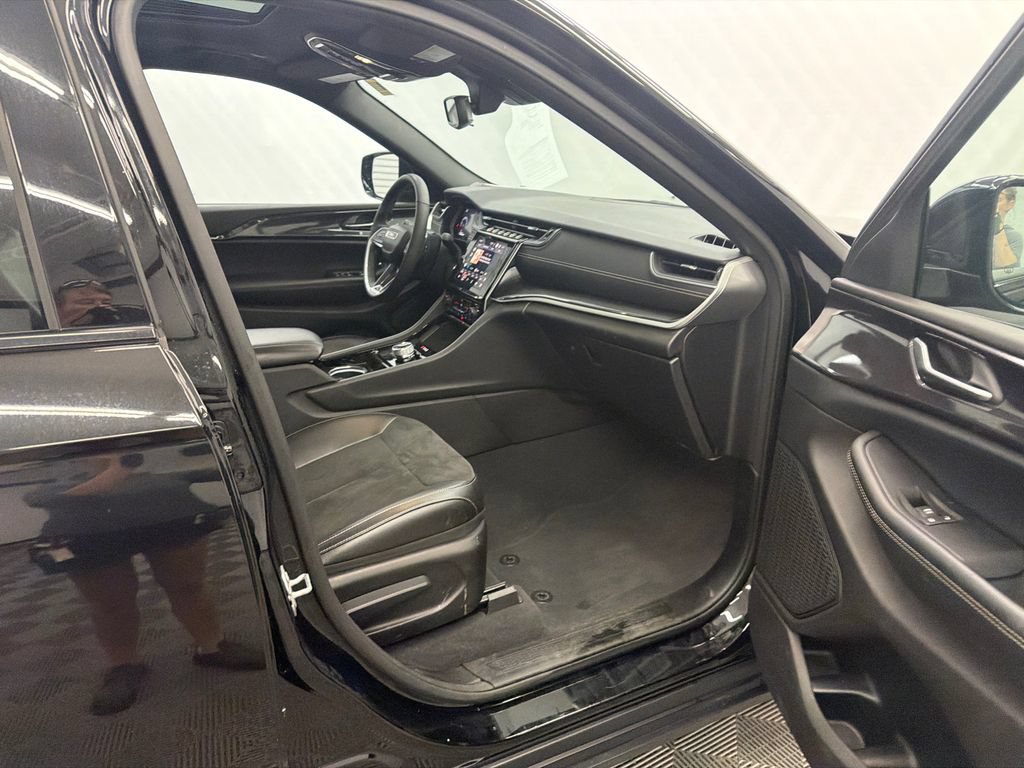 Used 2023 Jeep Grand Cherokee L Laredo RWD image 14