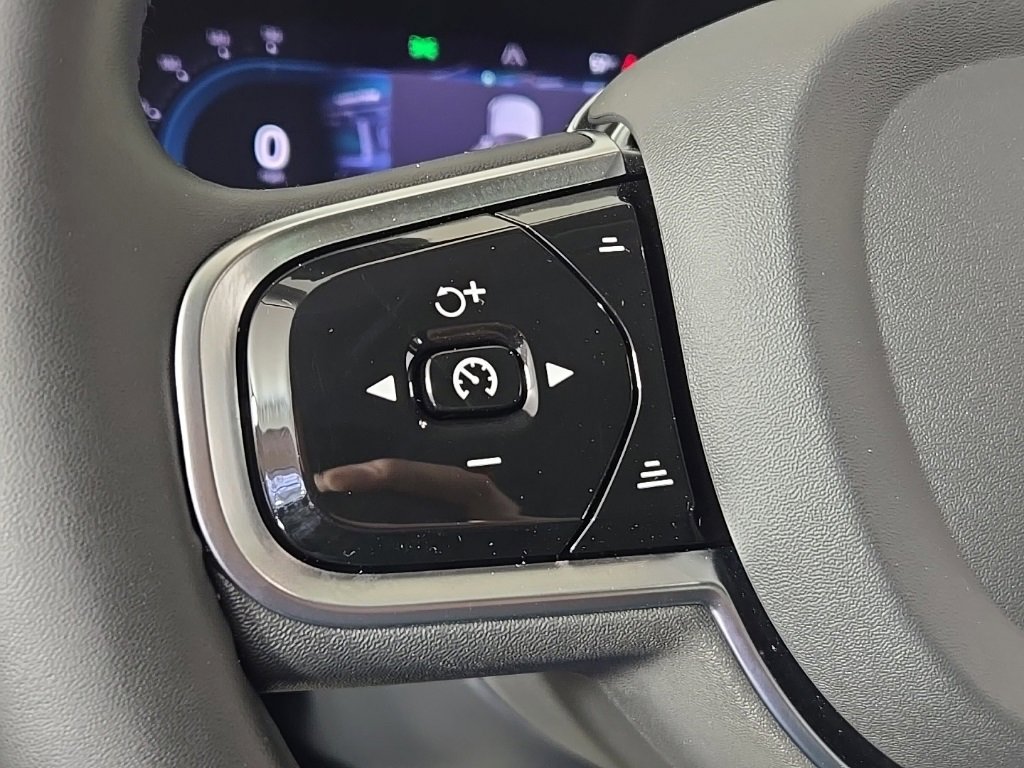 Certified 2024 Volvo XC90 B6 Plus w/ Protection Package image 27