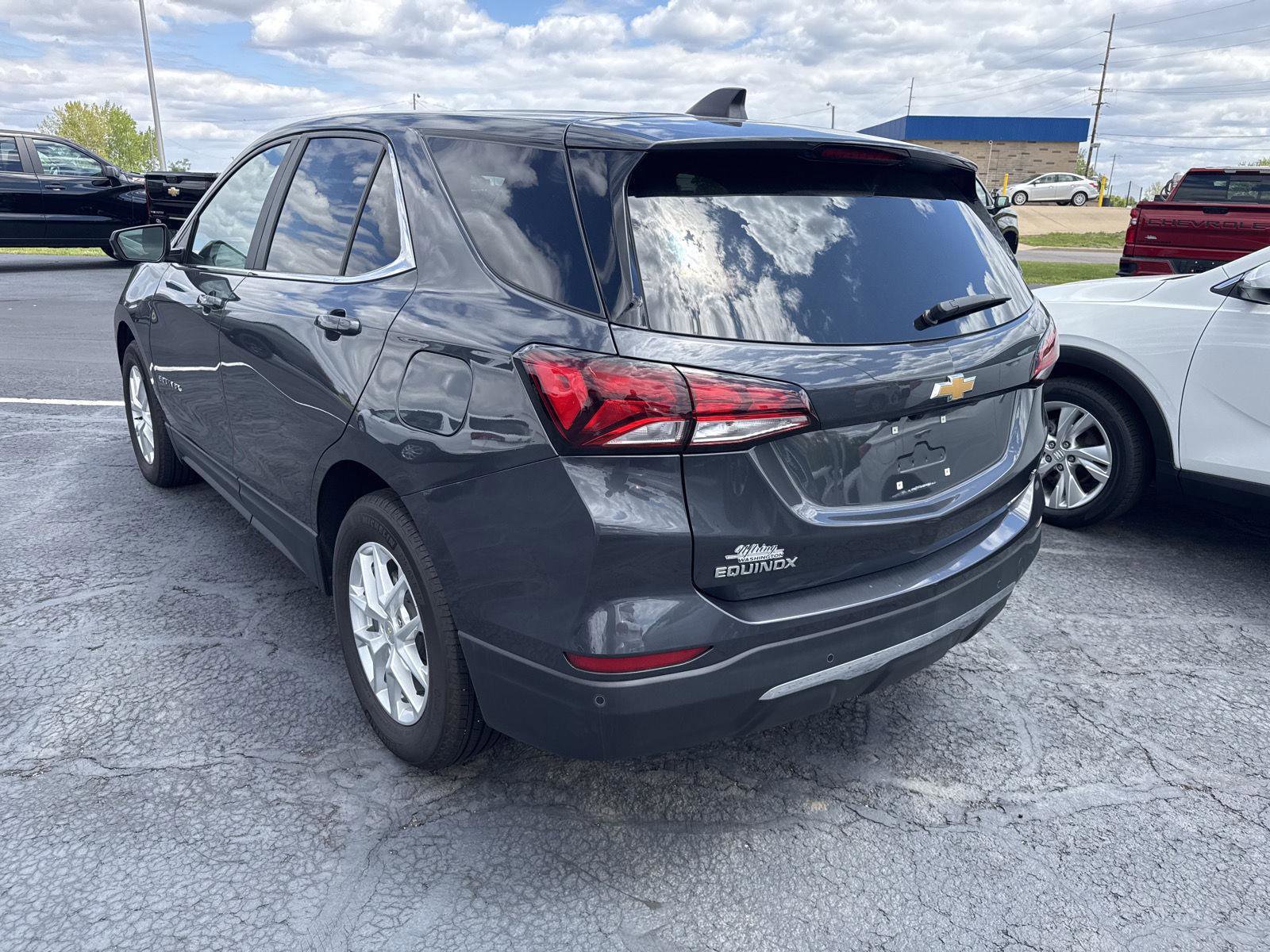 Used 2023 Chevrolet Equinox LT FWD image 4