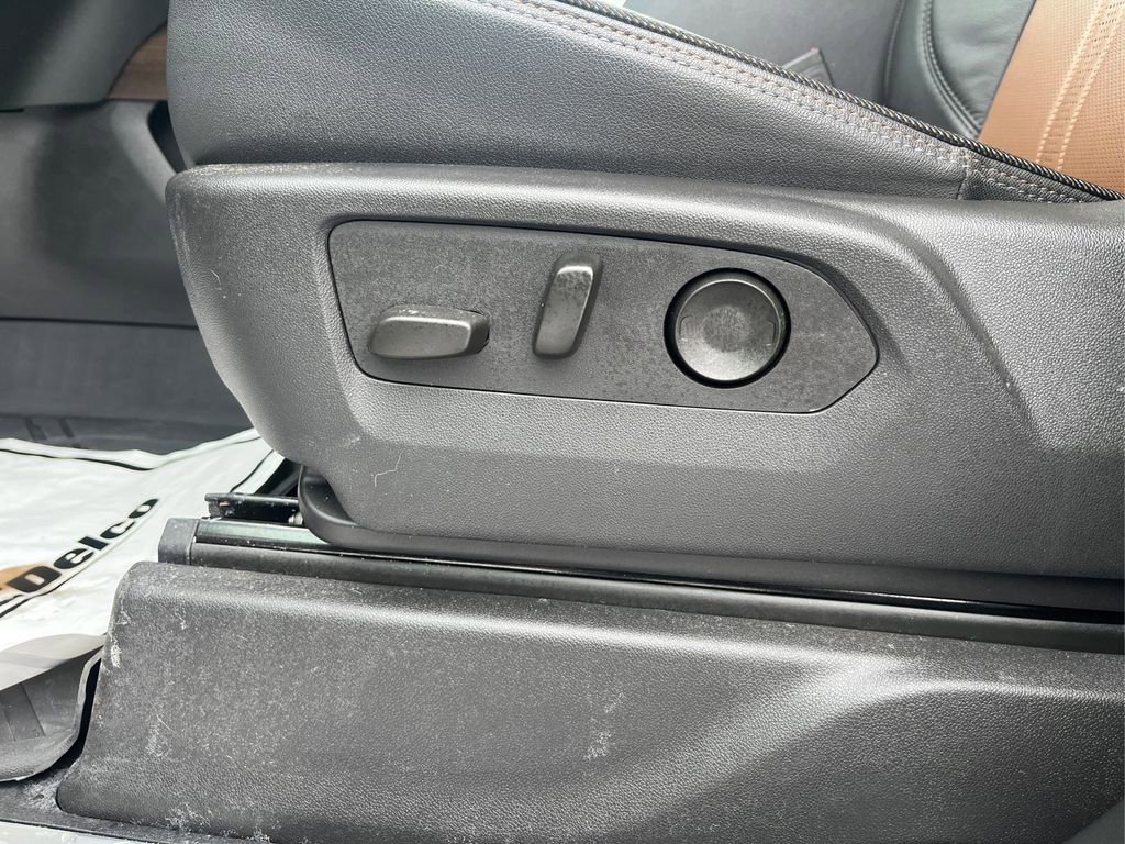 Used 2025 Chevrolet Silverado 1500 High Country image 16