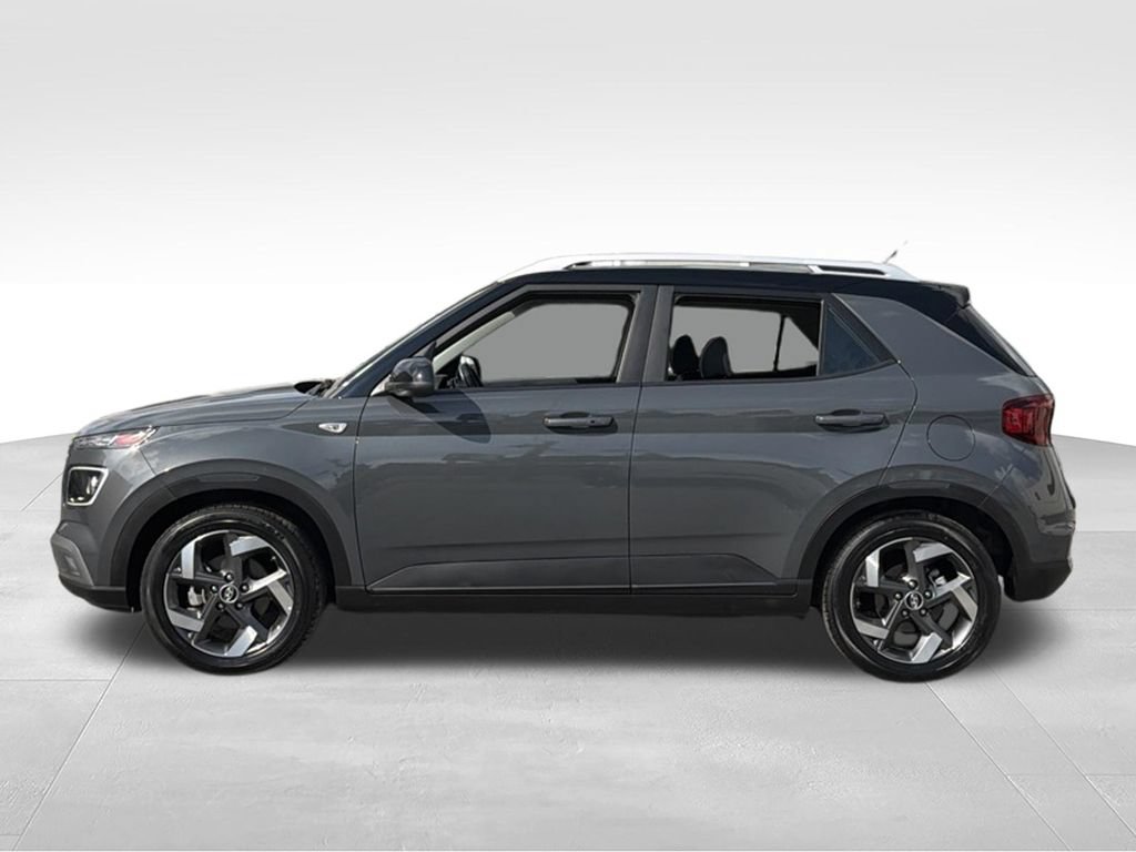 Used 2025 Hyundai Venue Limited FWD image 5