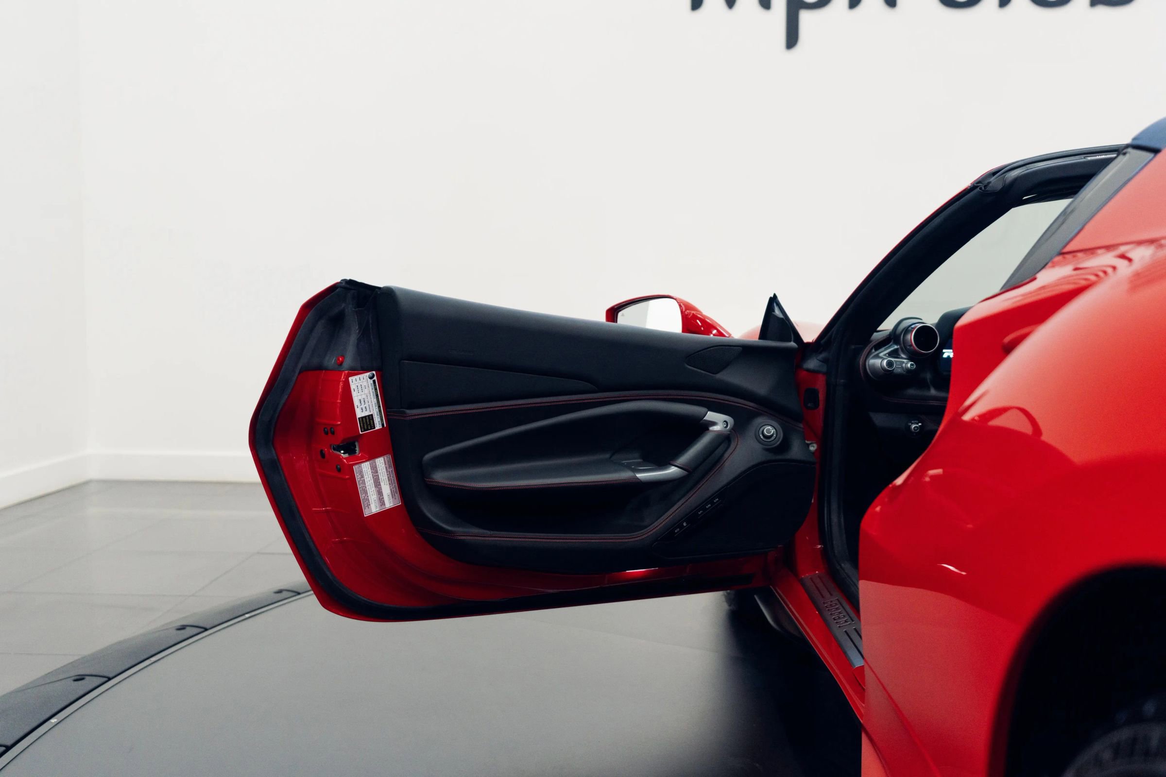 Used 2021 Ferrari F8 Spider image 21