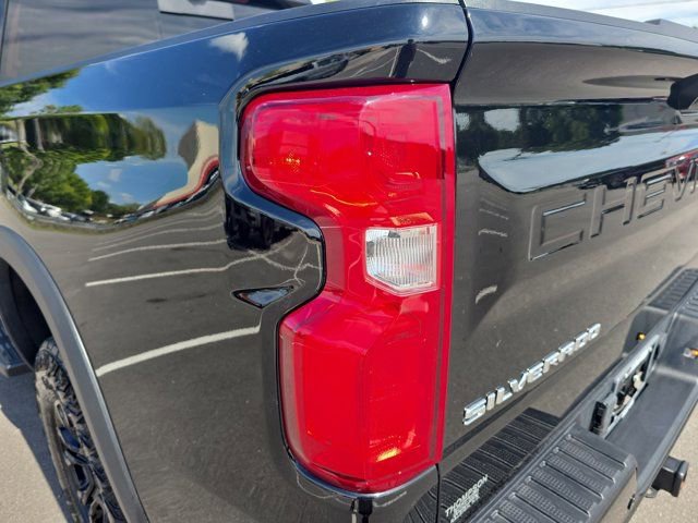 Used 2024 Chevrolet Silverado 1500 ZR2 w/ Technology Package image 34