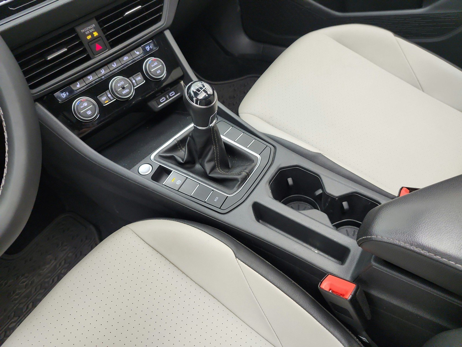 Used 2021 Volkswagen Jetta R-Line FWD image 11