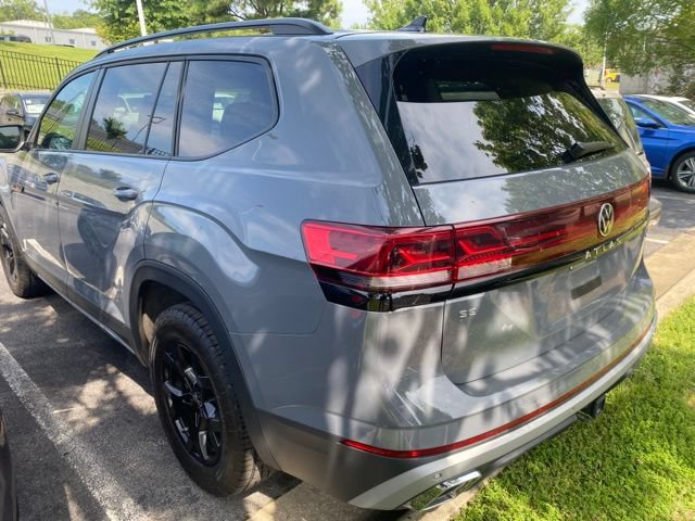 Used 2026 Volkswagen Atlas Peak Edition AWD/4WD image 3