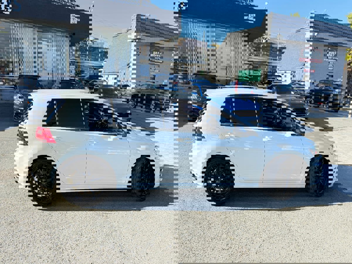 Used 2016 Volkswagen Golf R 4-Door image 7