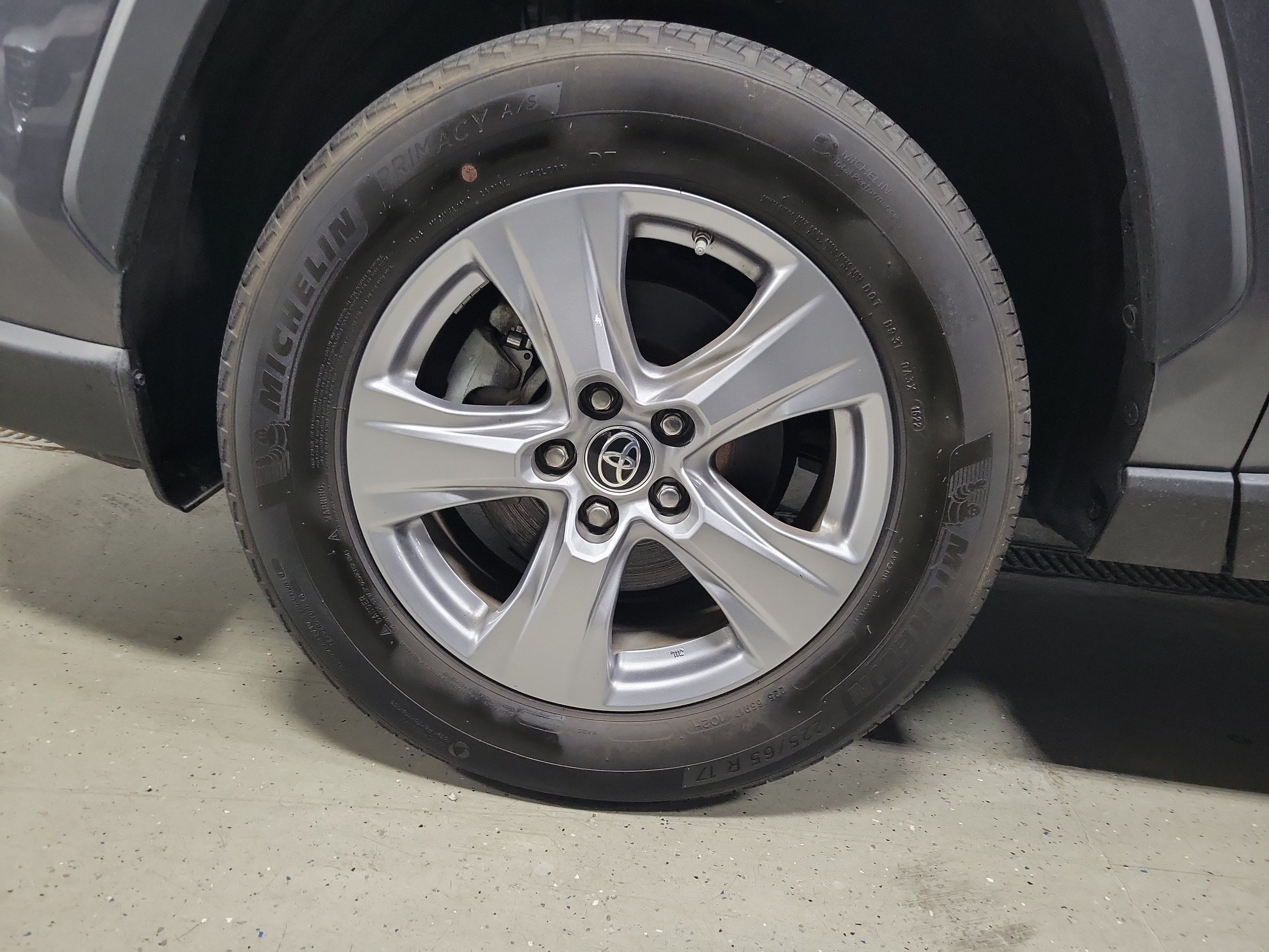 Used 2022 Toyota RAV4 LE AWD/4WD image 6