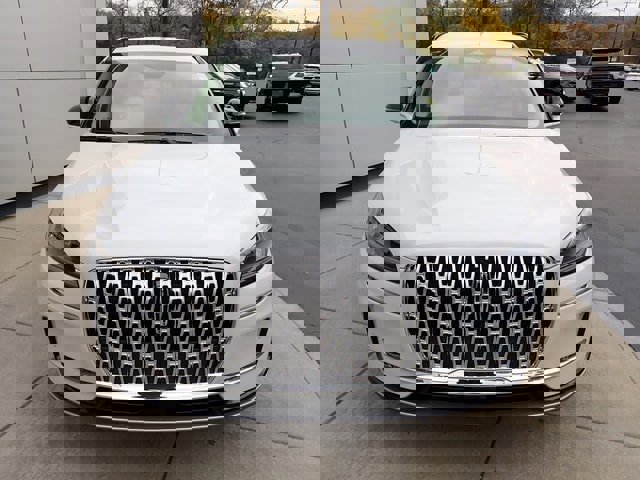 New 2026 Lincoln Corsair Premiere image 16