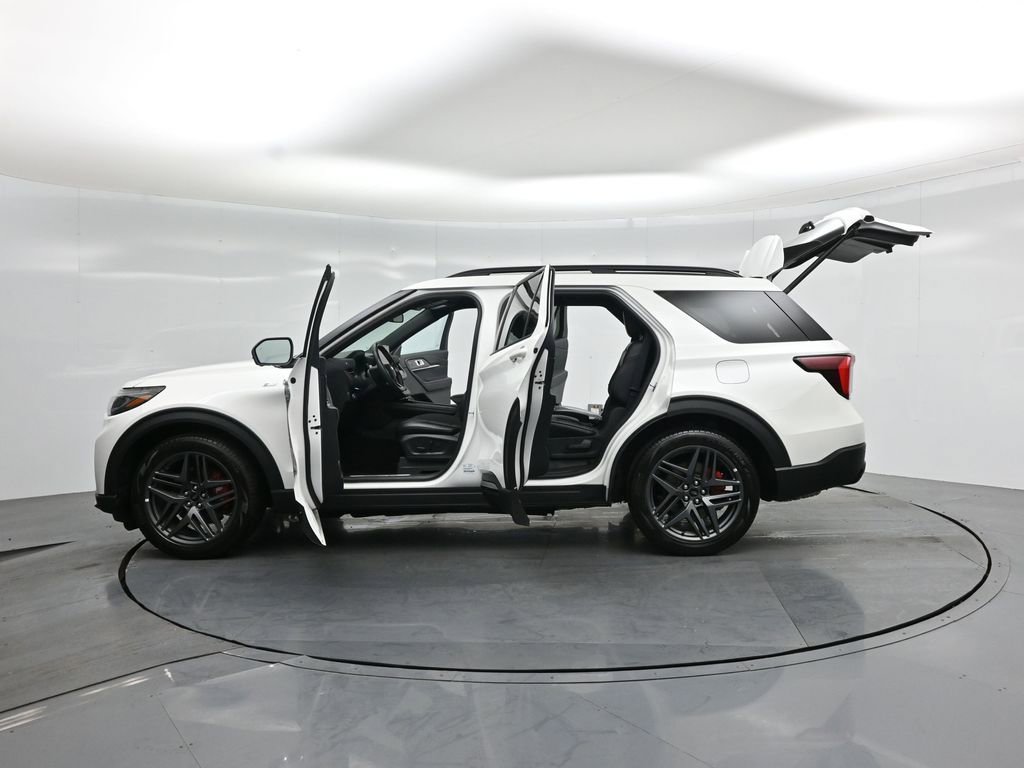 Certified 2025 Ford Explorer ST-Line w/ Premium Package image 39