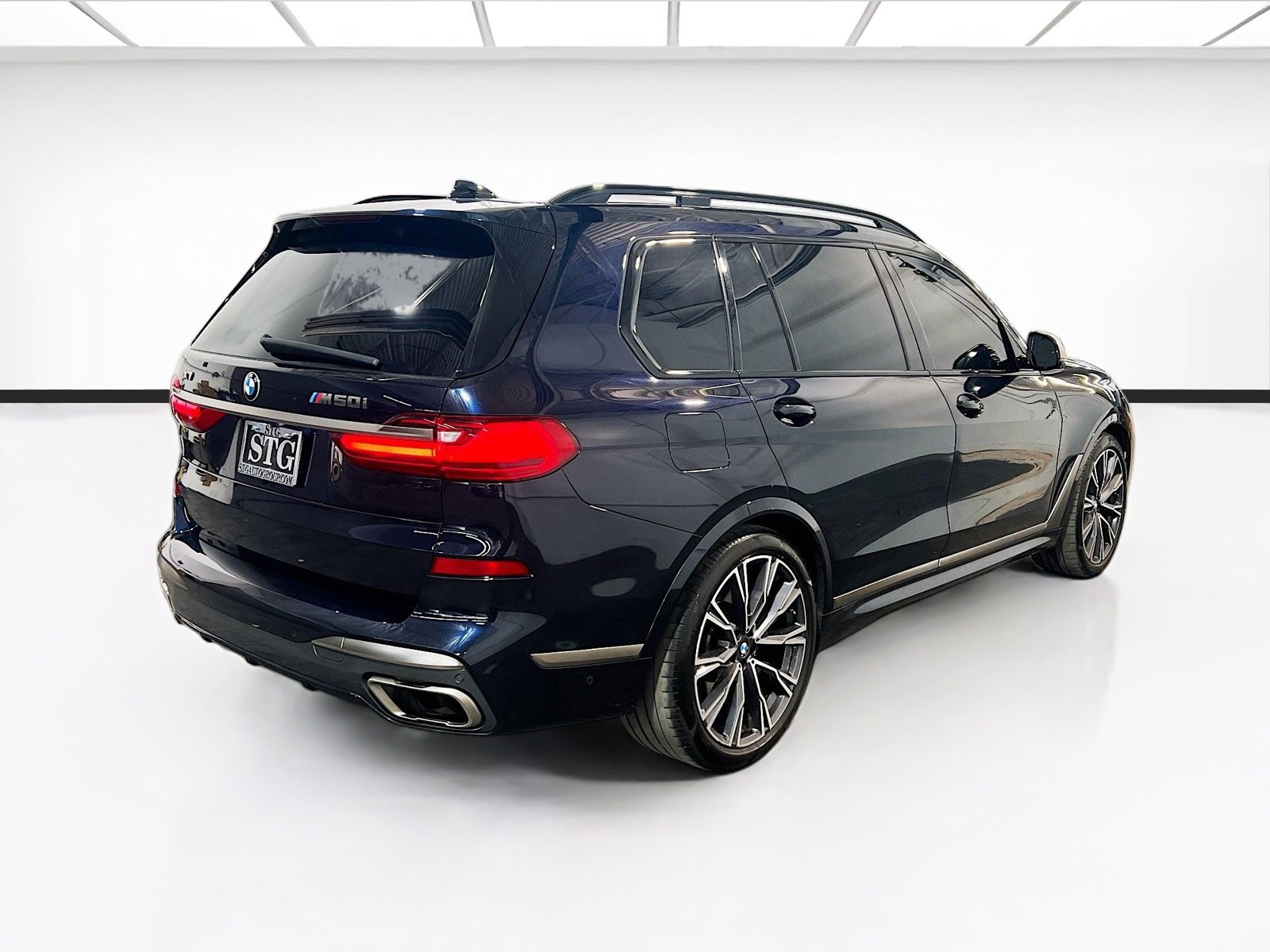 Used 2020 BMW X7 M50i w/ Executive Package image 4