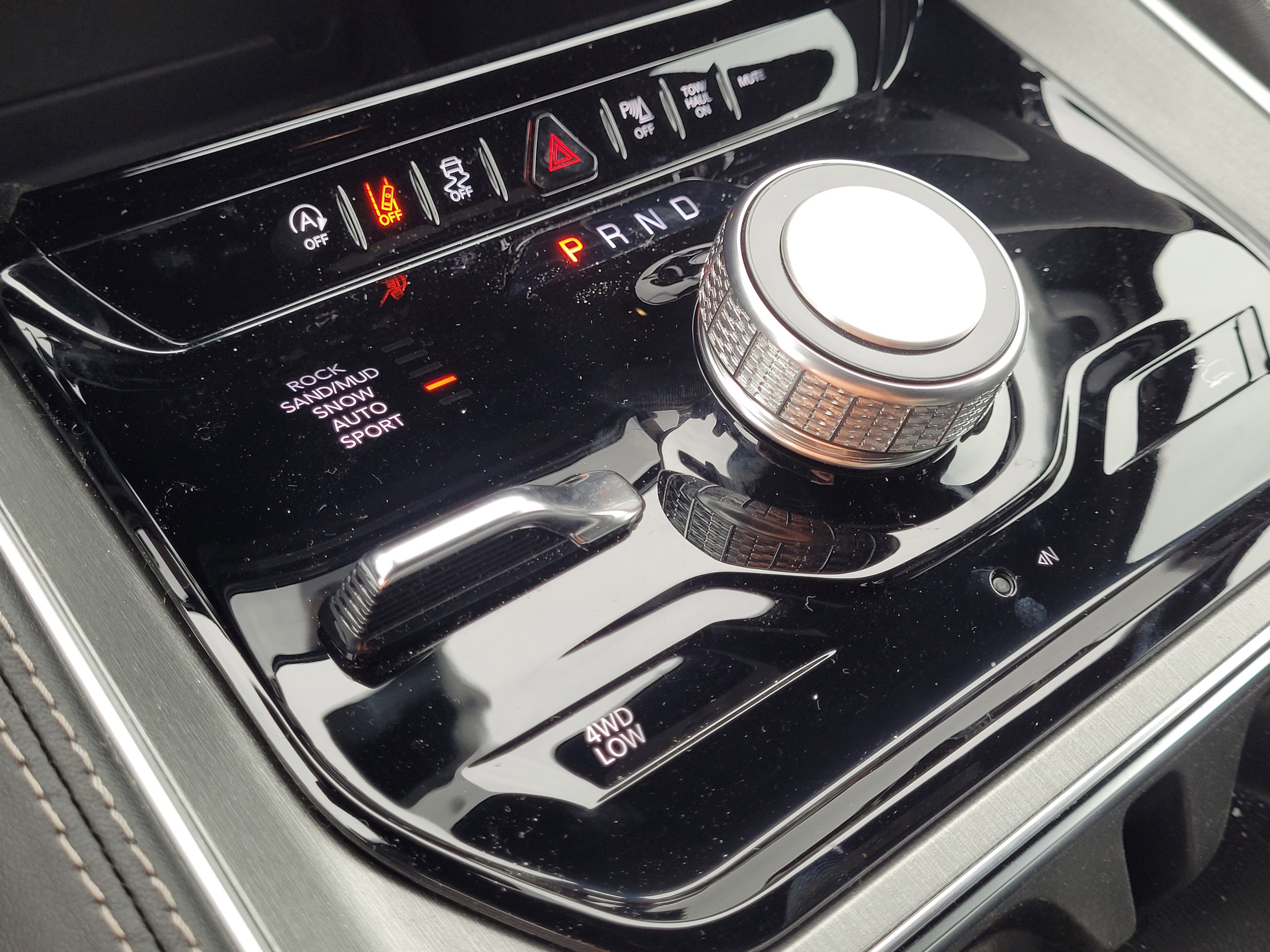 New 2025 Jeep Wagoneer 4WD w/ Premium Group I image 18