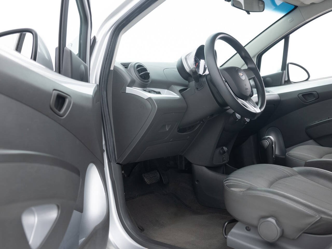 Used 2015 Chevrolet Spark LT FWD image 26