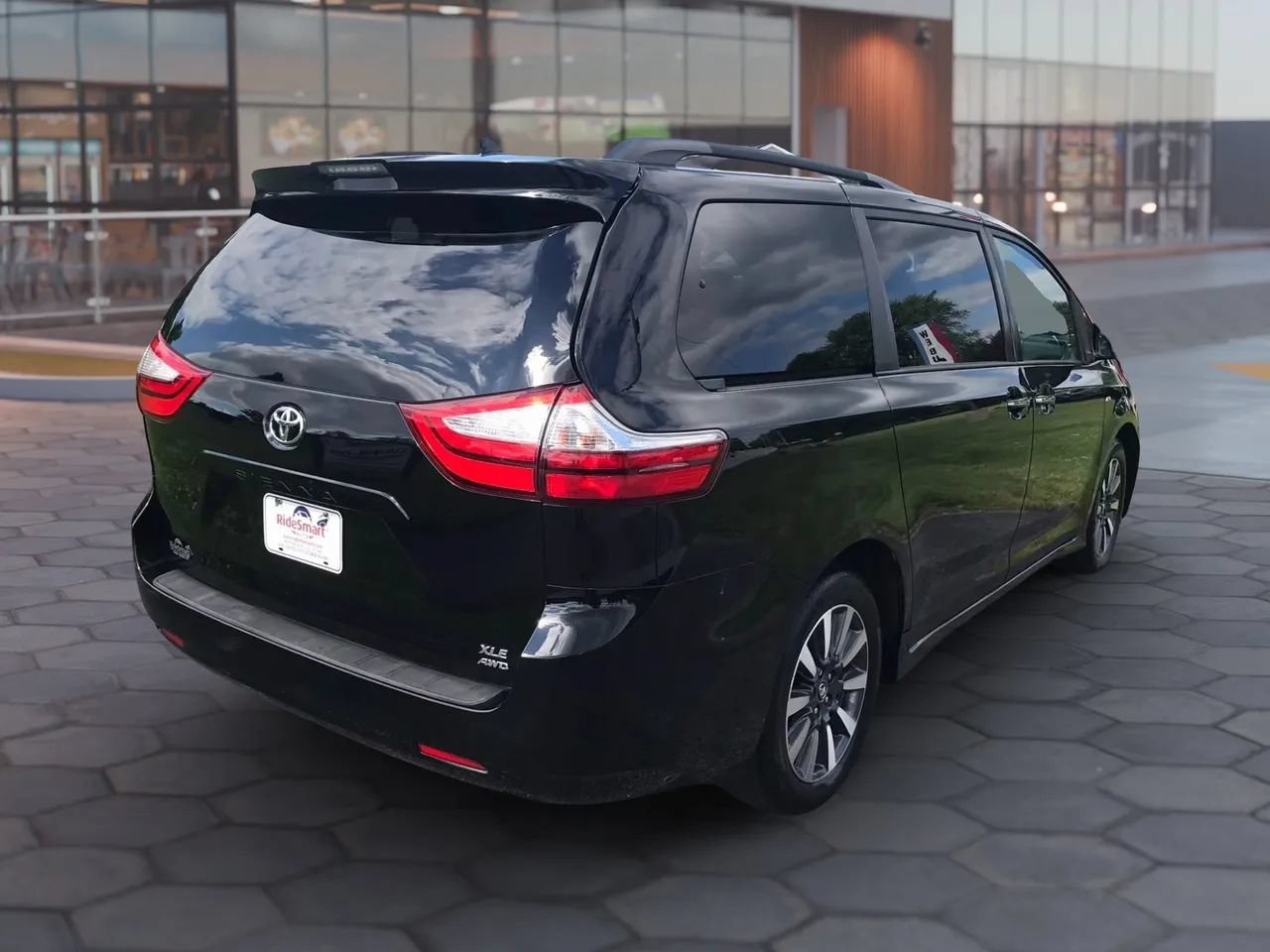 Used 2019 Toyota Sienna XLE AWD/4WD image 5