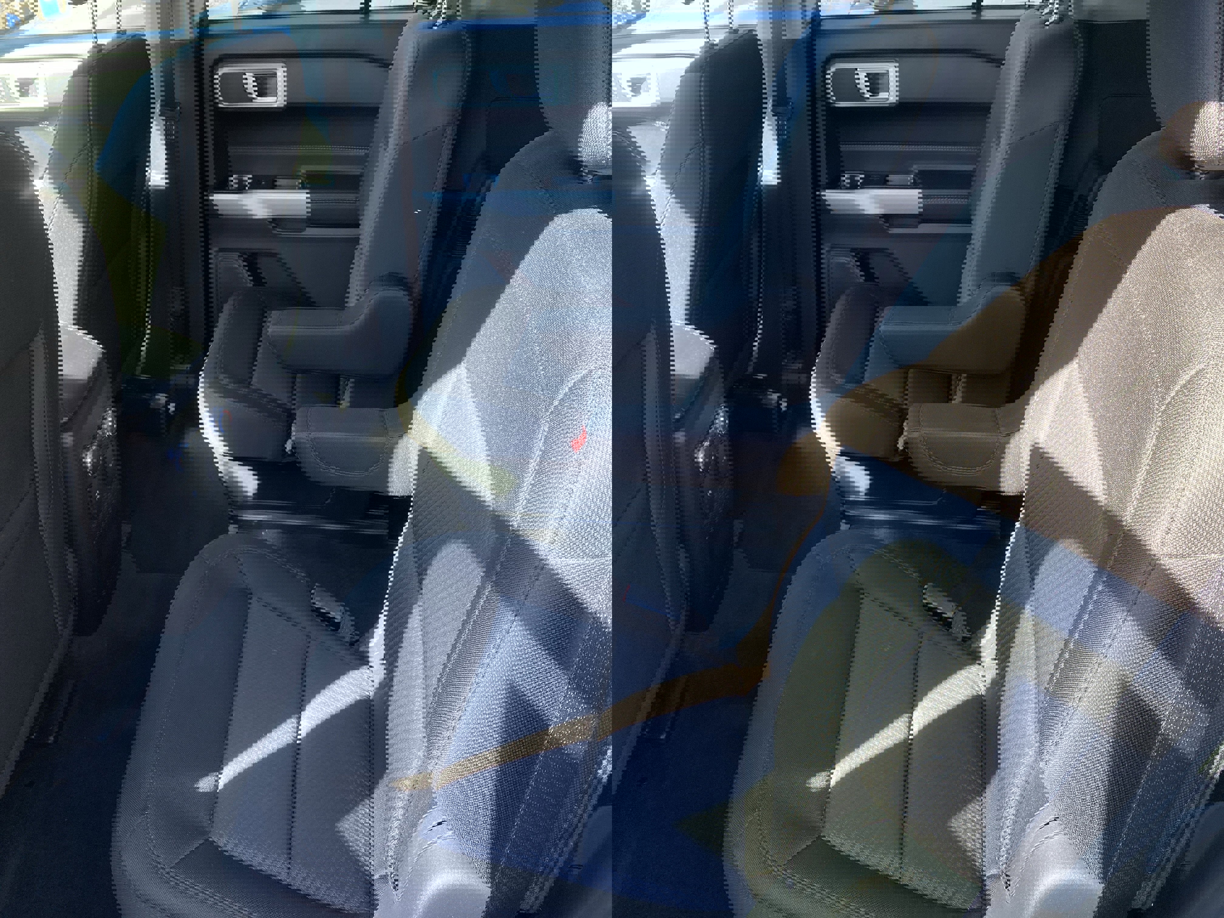 Used 2022 Ford Explorer XLT image 23