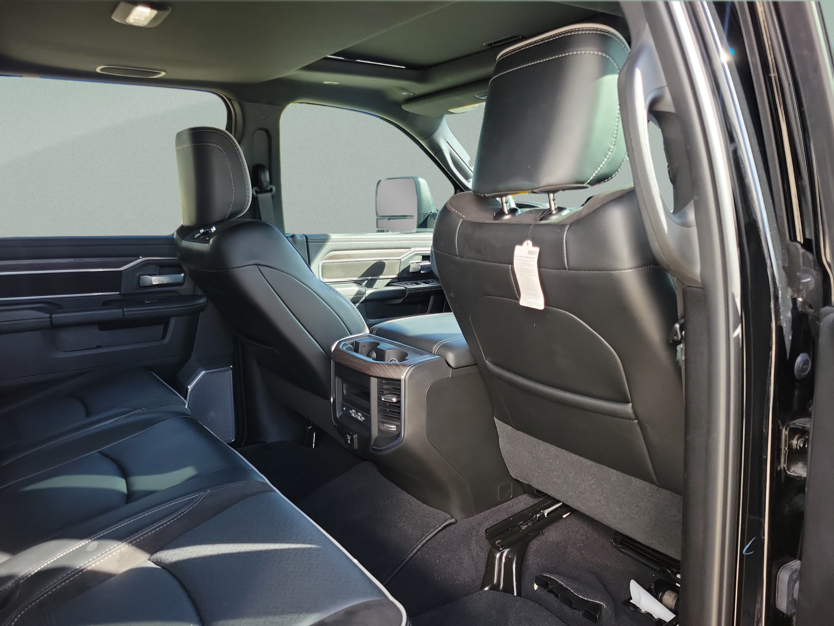 Used 2025 RAM 2500 Laramie AWD/4WD image 27