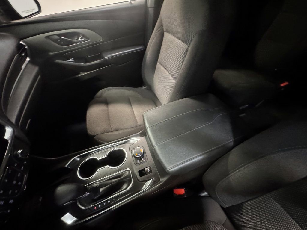 Used 2023 Chevrolet Traverse LT image 90