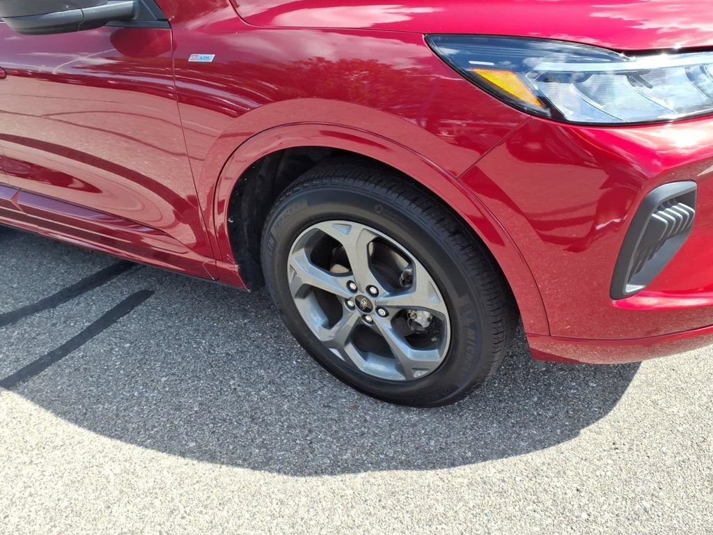 Certified 2024 Ford Escape ST-Line w/ Tech Pack #1 AWD/4WD image 5