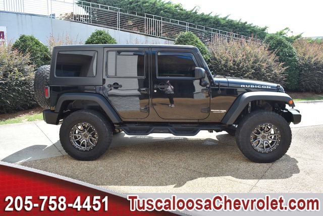 Used 2018 Jeep Wrangler Unlimited Rubicon w/ Connectivity Group AWD/4WD image 11