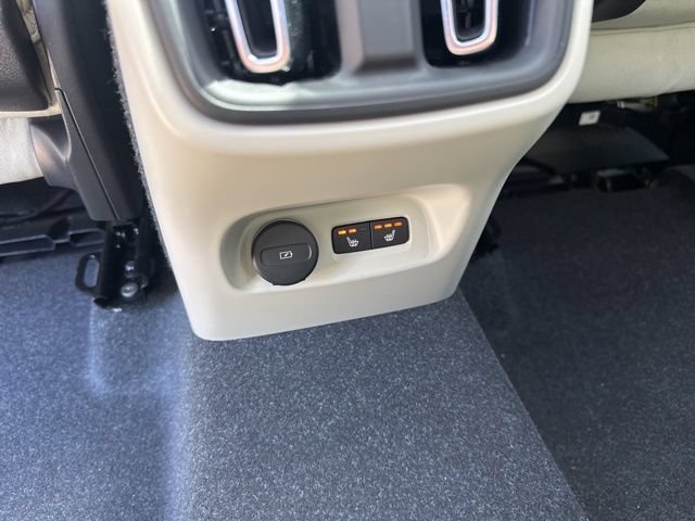 Certified 2023 Volvo XC40 B5 Plus w/ Climate Package AWD/4WD image 12