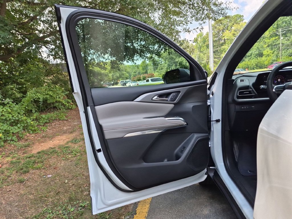 New 2027 Chevrolet Traverse LT FWD image 15