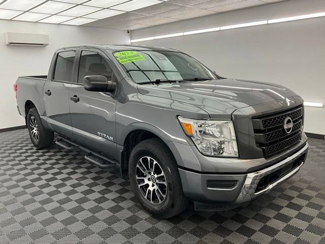 Used 2024 Nissan Titan SV AWD/4WD image 3