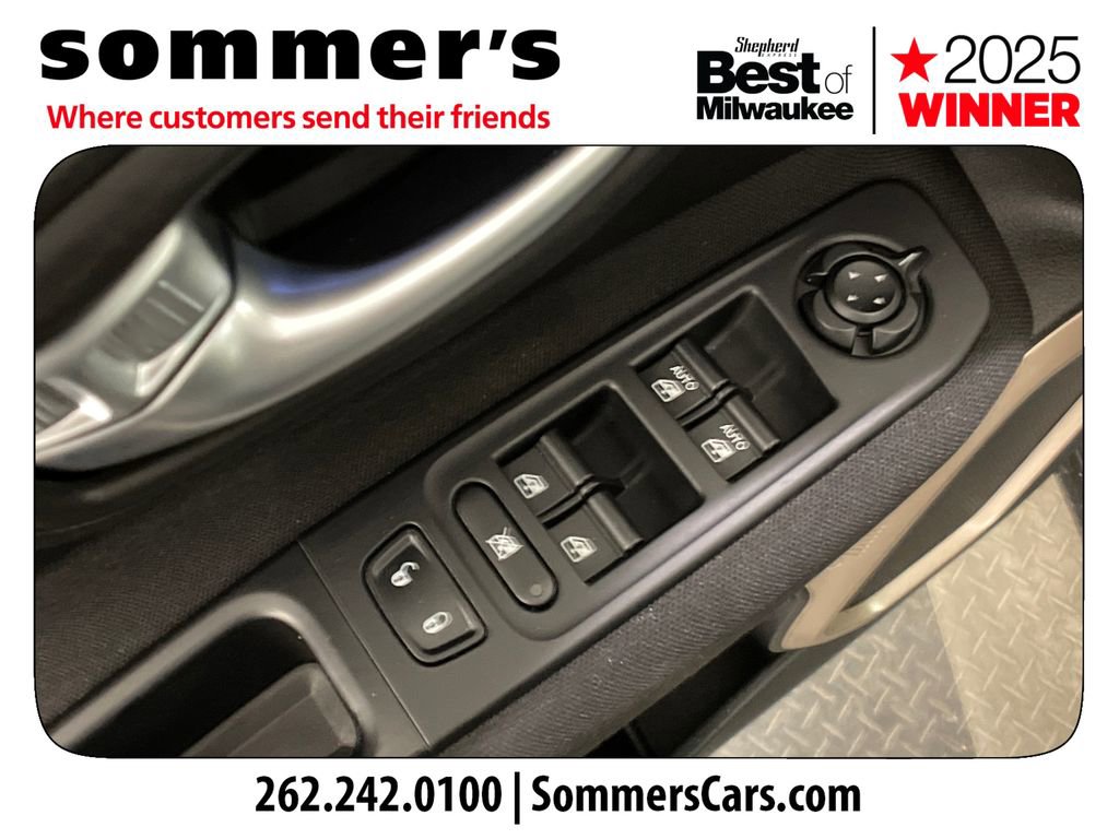 Used 2017 Jeep Renegade Latitude w/ Popular Equipment Group image 11