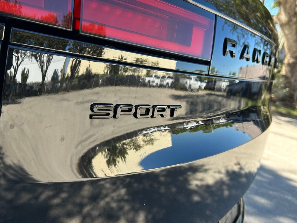 Used 2025 Land Rover Range Rover Sport SE image 31