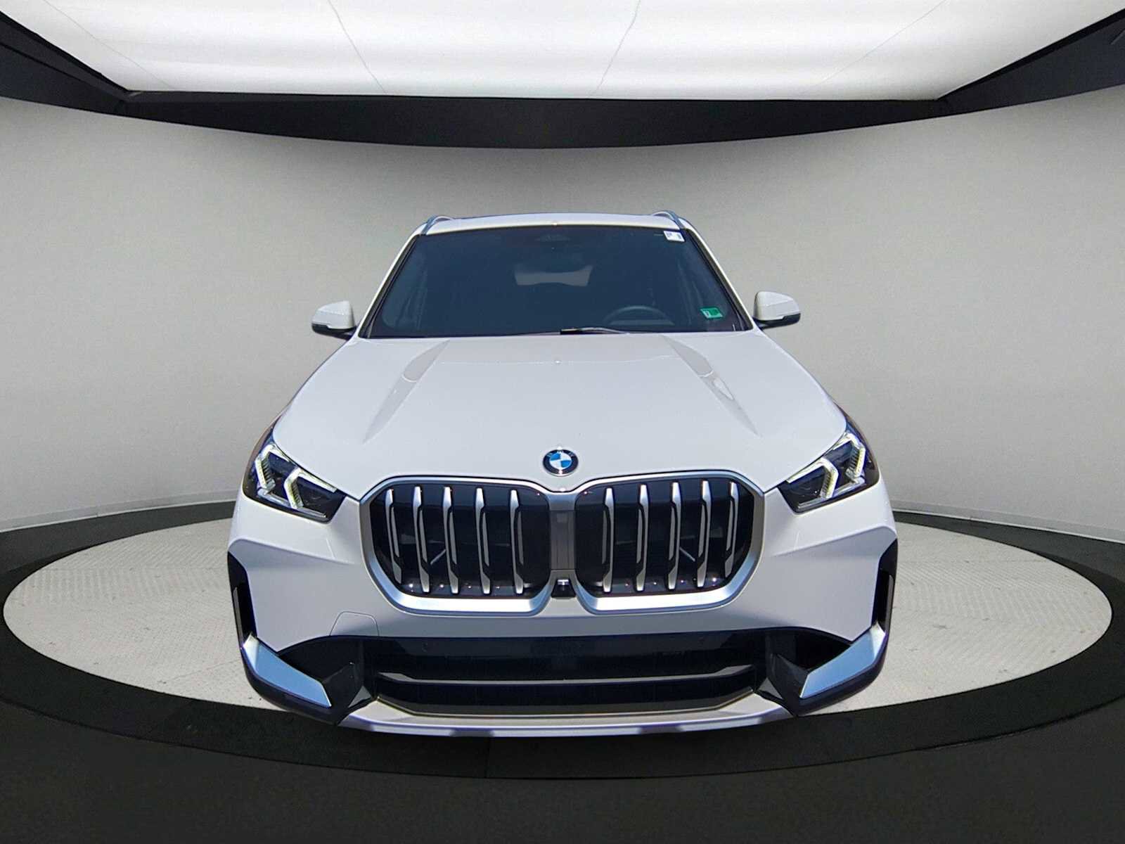 Used 2025 BMW X1 xDrive28i w/ Technology Package AWD/4WD image 3