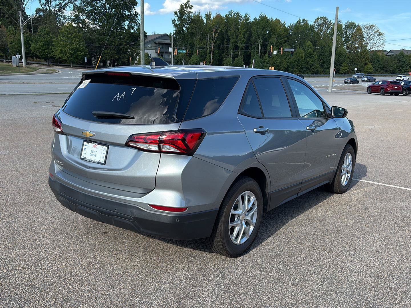Used 2024 Chevrolet Equinox LS w/ LS Convenience Package FWD image 3