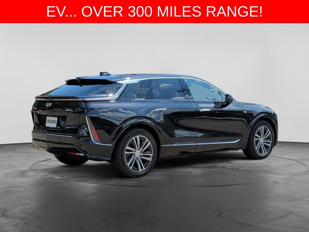 Used 2024 Cadillac Lyriq Luxury w/ LPO, Floor Liner Package AWD/4WD image 7