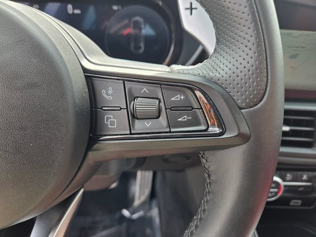 Used 2025 Alfa Romeo Giulia AWD w/ Veloce Package AWD image 31
