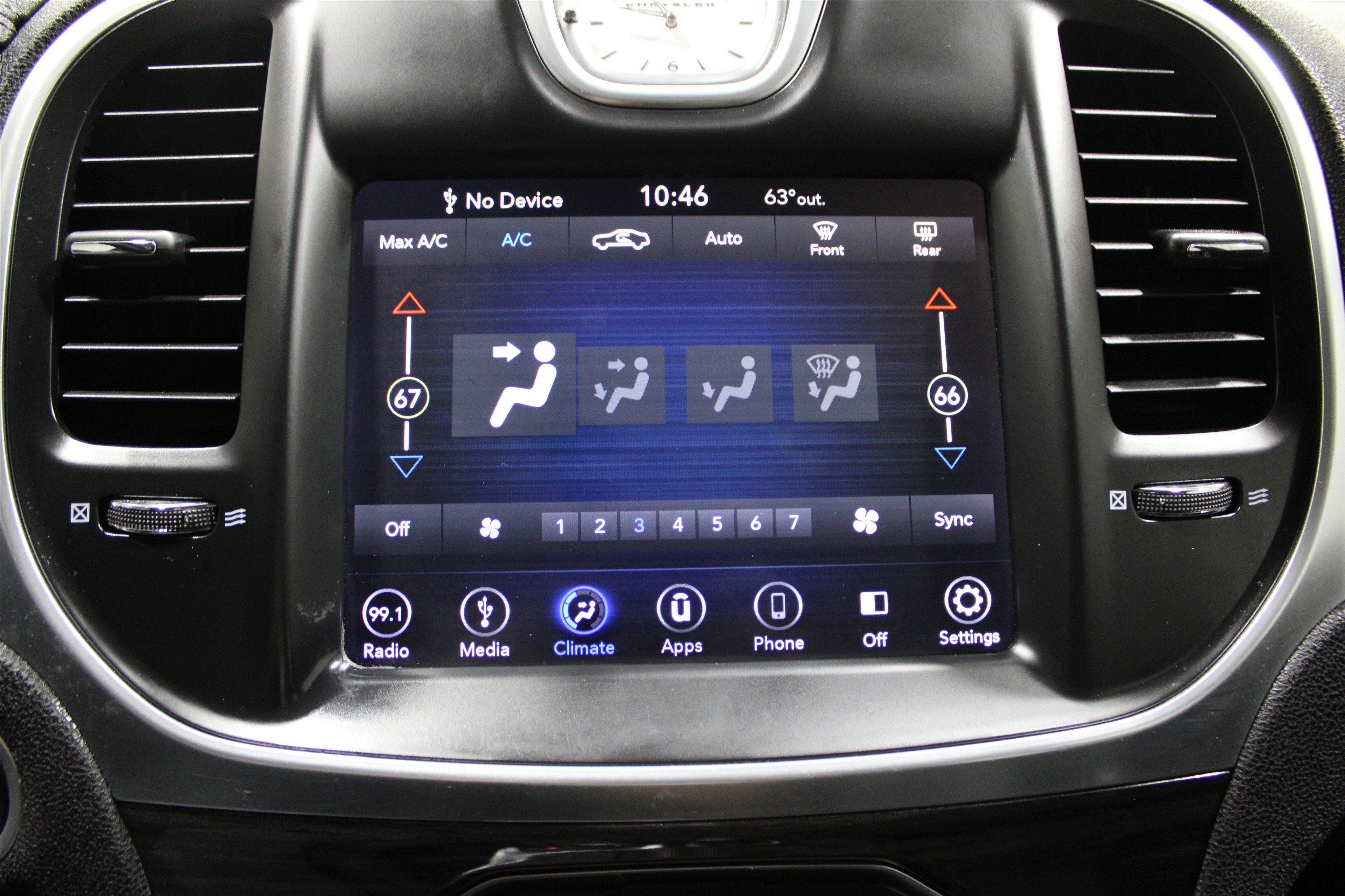 Used 2018 Chrysler 300 Touring w/ Sport Appearance Package image 16