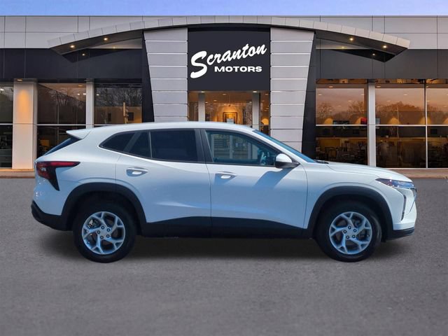 Used 2024 Chevrolet Trax LS w/ LS Convenience Package FWD image 6