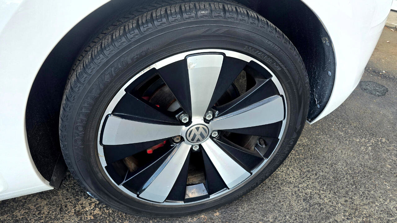 Used 2013 Volkswagen Beetle 2.0T FWD image 15