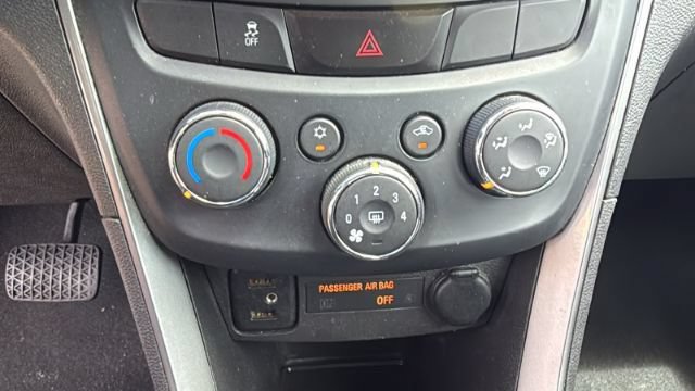 Used 2017 Chevrolet Trax LS w/ LPO, Cargo Package FWD image 33