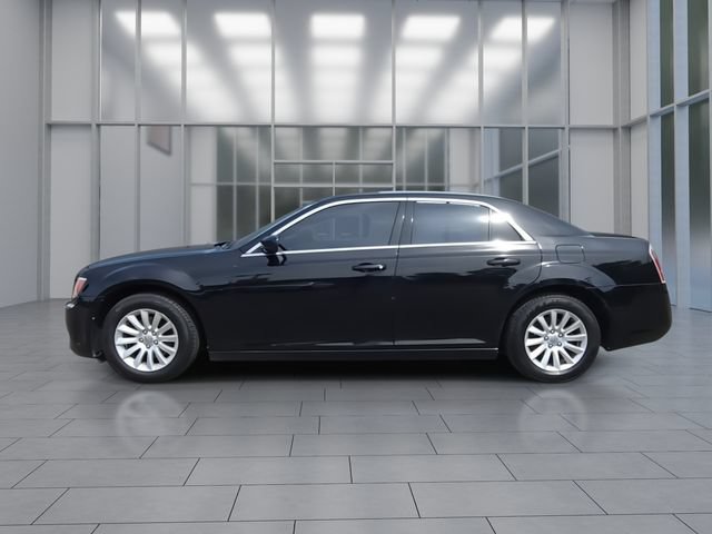 Used 2014 Chrysler 300 RWD image 5