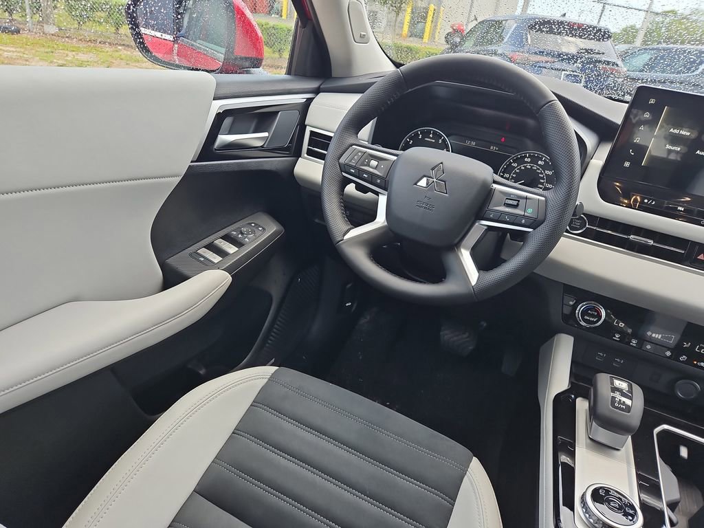 New 2026 Mitsubishi Outlander LE FWD image 10