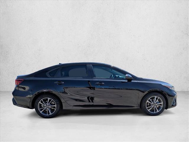 Used 2022 Kia Forte LXS FWD image 4