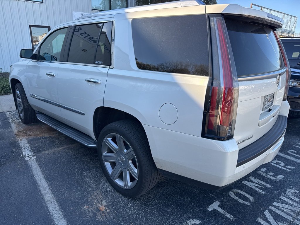 Used 2015 Cadillac Escalade Luxury image 12